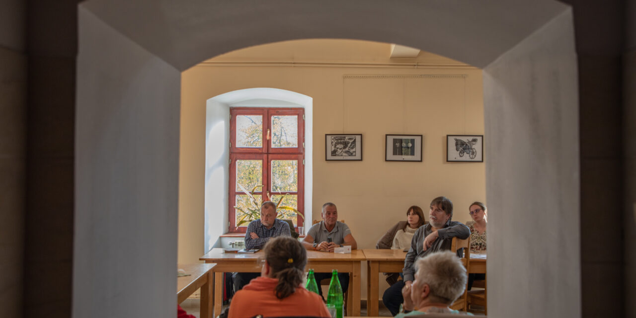 Spectator és sajtófotók a szárhegyi nyitónapon